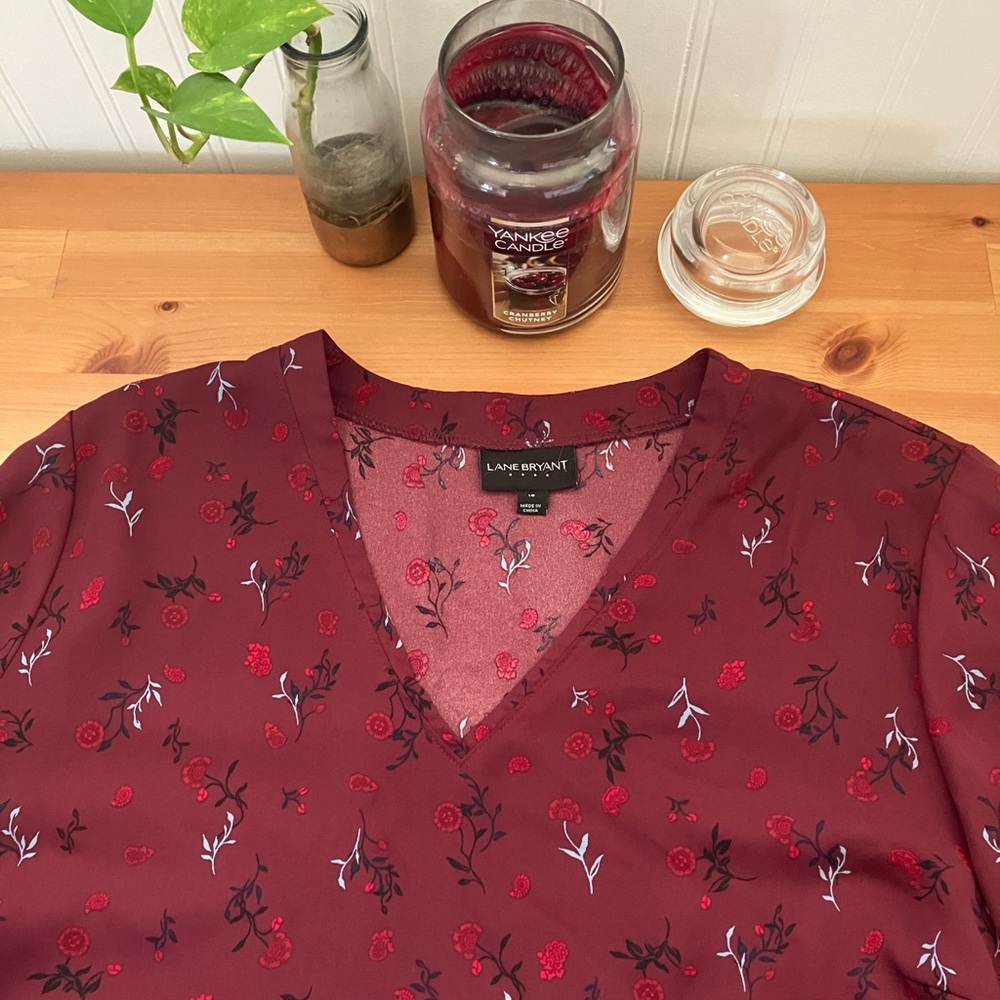 Lane Bryant Burgundy Floral V Neck Roll Tab Sleeve Top Size 18